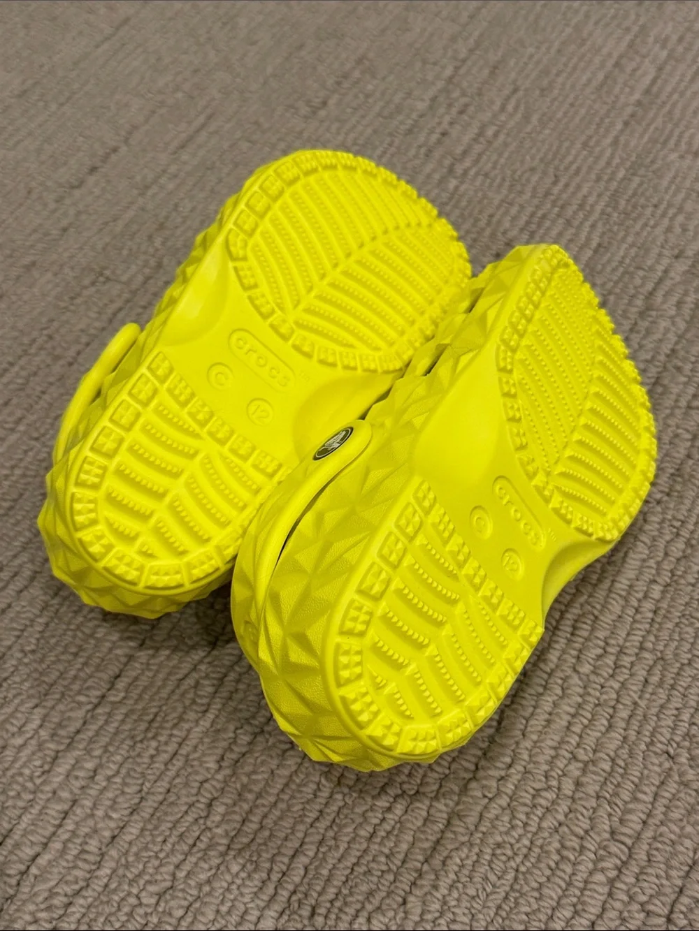 CROCS Kids' Textured Geometric Clog - Bright Yellow